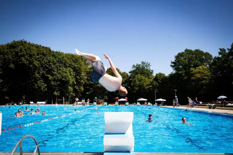 Wegen Personalmangels hat das Zweibrücker Freibad ab Mittwoch, 3. Juli, zunächst nur von 15 bis 20 Uhr geöffnet. Ab kommender Wo