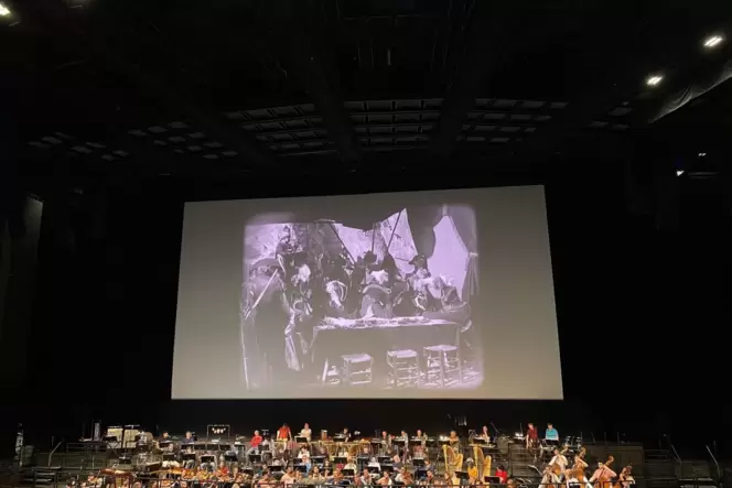Legendäres Napoleon-Filmkonzert in Paris