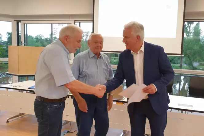 Altes und neues Führungsteam im Rathaus Böhl-Iggelheim (von links): Erster Beigeordneter Karl-Heinz Hasenstab (CDU), Beigeordnet