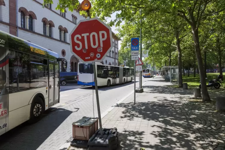 Hier fahren demnächst weder Busse noch Autos: Die Burgstraße wird ab 15. Juli erneuert und dafür voll gesperrt. 