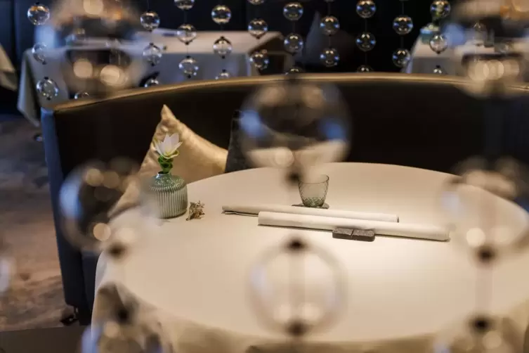 Tischdekoration im Zwei-Sterne-Restaurant "Ösch Noir"