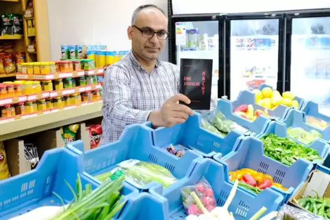 Arbeitet in einem Obst- und Gemüsegeschäft in der Zweibrücker Hauptstraße und hat auf Deutsch das Buch „Eine syrische Nacht“ ges