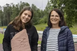  Die Preisträgerin Paula Ebener mit der Vorsitzenden des Fördervereins Martina Ebener.