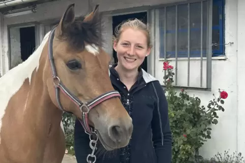 Reitlehrerin Alexandra Heckmann mit der „fotogenen“ Lady.