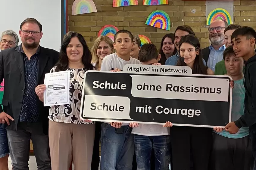 Die Schule an der Blies mit dem Förderschwerpunkt Lernen darf jetzt die Plakatte »Schule ohne Rassismus« anbringen.