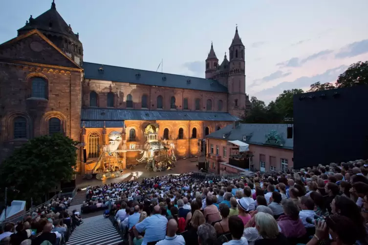 Die Nibelungenfestspiele sind alljährlich ein Publikumsmagnet.