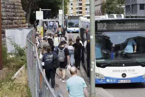 Ab 15. Juli wird die Burgstraße gesperrt. Daher müssen auch die Bushaltestellen verlegt werden. 