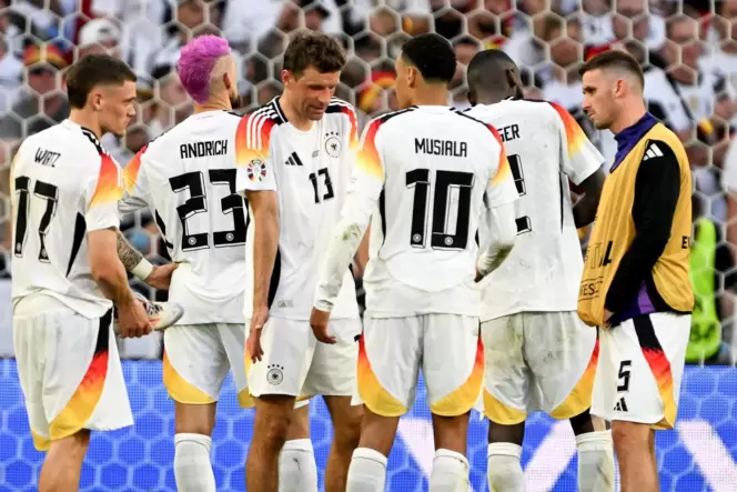 Der Stolz kommt später: die deutschen Nationalspieler nach dem EM-Aus.