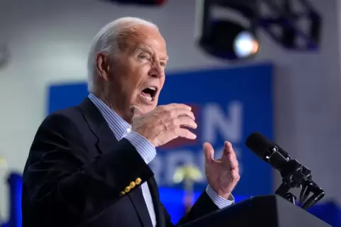 Wahlkampf in den USA - Biden bleibt im Rennen