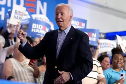 Wahlkampf in den USA - Biden bleibt im Rennen