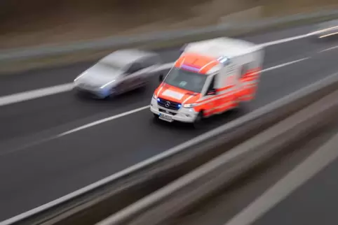 Großer Einsatz von Rettungskräften auf der A61 bei Schifferstadt.