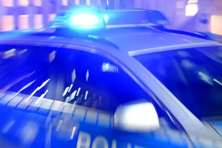 Selbst als die Polizei eintraf, stritten die beiden Männer noch.