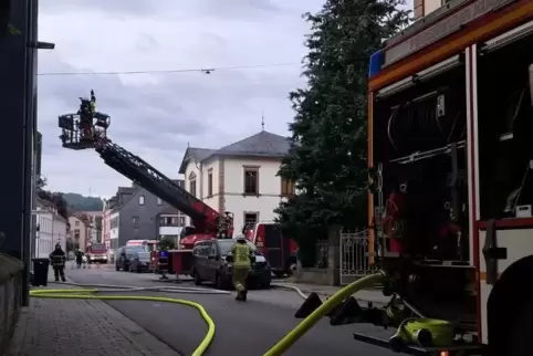 Die Trierer Straße musste während des Einsatzes voll gesperrt werden.