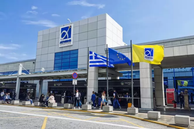Auslöser war ein Vorfall, der sich am Athener Flughafen zugetragen hat.
