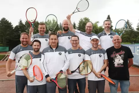  Weiße Weste: Marco Sofsky, Bernhard Plattner, Stephan Klam, Tobias Broy, Trainer Alexander Kroth (vorne von links), hinten Dani