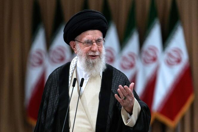 Fest in der Hand der Mullahs: Der Oberste Führer des Iran, Ali Chamenei, dürfte dem neuen Präsidenten nur begrenzte Reformen erl