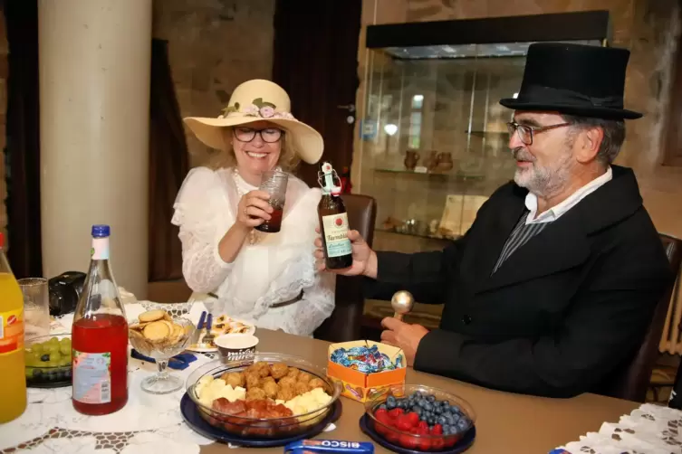 Die Zeitreisenden Gundula und Reinhard Dein aus Wolfstein, waren die Einzigen aus dem Kreis Kusel, die an dem Treffen auf Burg L