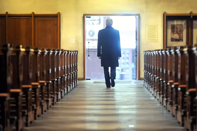 Immer mehr Menschen wenden den christlichen Kirchen den Rücken zu. In Lauterecken hat ein Gläubiger unfreiwillig gehen müssen. 