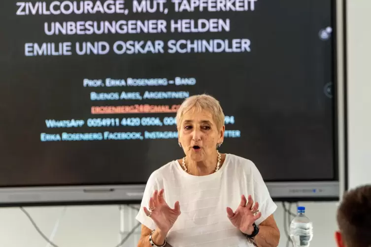 Erika Rosenberg-Band sprach in der IGS Eisenberg über ihre Freundschaft zu Emilie Schindler.