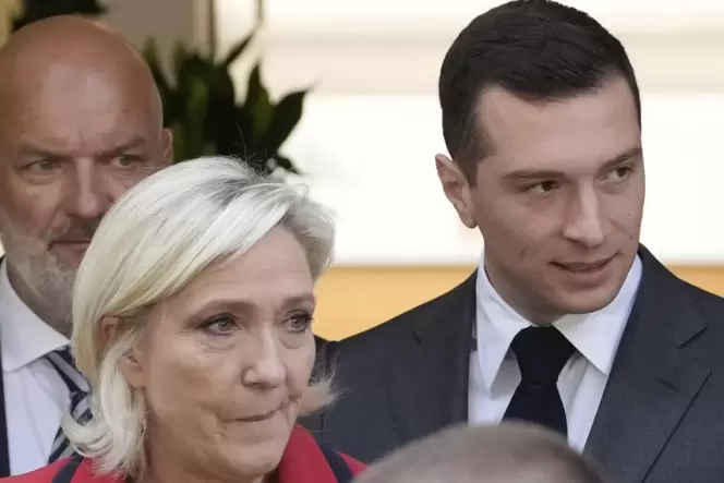 Abgestürzt: Marine Le Pen und der von ihr protegierte RN-Vorsitzende Jordan Bardella (rechts).