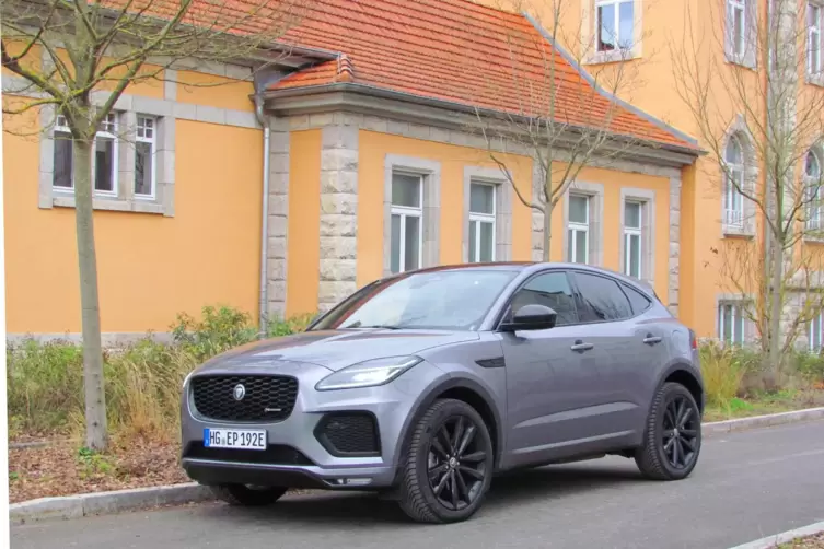 Vier Türen und eine abfallende Dachlinie: Jaguar E-Pace.