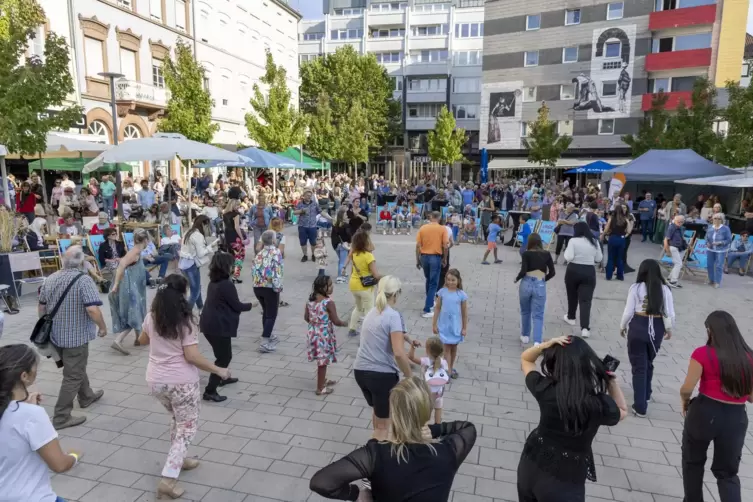 Wie im Vorjahr kann beim „Latino-Festival“ auf dem Schillerplatz mitgetanz werden. 