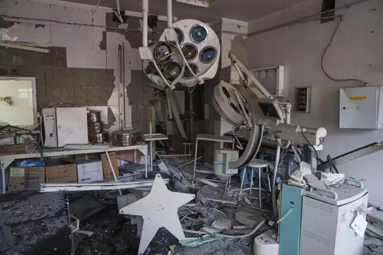 Schäden in der Kinderklinik durch den Raketeneinschlag. 