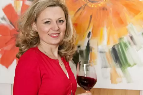 Empfiehlt gekühlte Rote und Rosés für die Pfälzer Grillparty: Sommelière Natalie Lumpp.