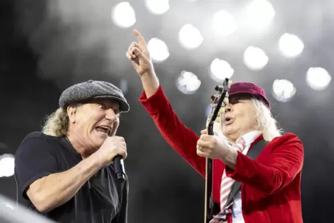 Am Samstag wieder in Hockenheim auf der Konzertbühne (von links): Sänger Brian Johnson und Gitarrist Angus Young von AC/DC.