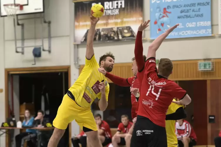 Drittliga-Erfahrung: Daniel Arentz (am Ball). 