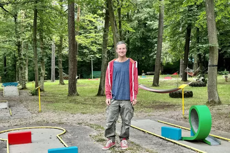 Hat sich für die Minigolfanlage im Rodenbacher Wald einiges vorgenommen: der neue Pächter Frank Schmidt aus Weilerbach.