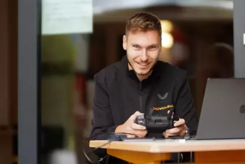 Timon Klasen schneidet wichtige Spielszenen quasi in Echtzeit. 