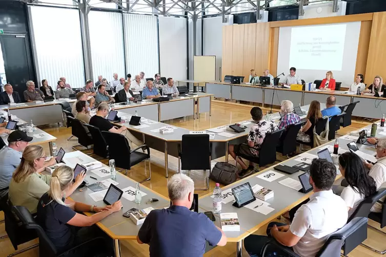 Zehn neue Mitglieder gehören dem Zweibrücker Stadtrat an, der am Mittwoch erstmals in dieser Zusammensetzung tagte. 