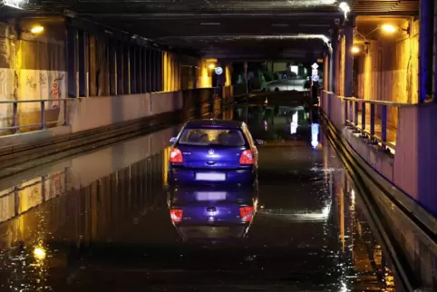 Überflutete Keller und Straßen durch Regen in Aschaffenburg