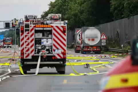 Gas tritt aus undichtem Lastwagen aus - A1 gesperrt