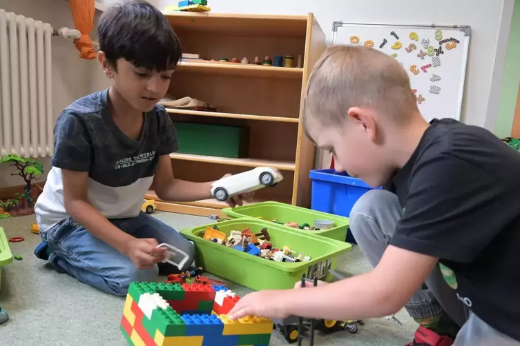 Hassan (links) und Julian in der integrativen Kindertagesstätte Husterhöhe. 