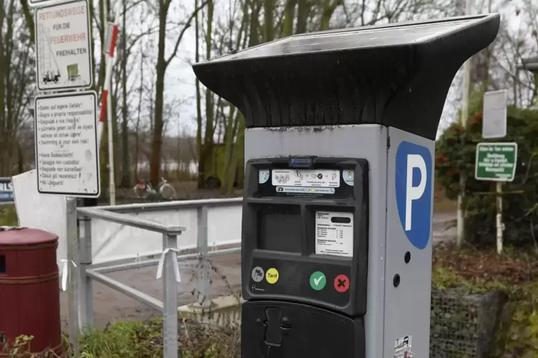 Die Angeklagte hatte sich aus Automaten wie diesem auf dem Parkplatz des Lambsheimer Weihers bedient.