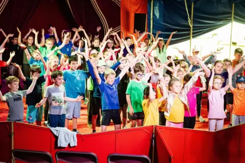 Manege frei: In ihrer Zirkus-Projektwoche haben die Martinshöher Grundschüler viel geübt – am Freitag wollen sie nun zeigen, wel