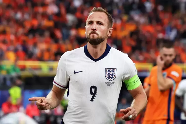 Schauspieler? Wie gerechtfertigt der Elfmeter war, den Harry Kane zum 1:1 gegen die Niederlande verwandelte, ist selbst unter En