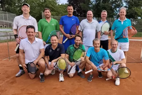  Oberligaaufsteiger (hinten von links): Christian Rummel, Ingo Nehren, Frank Bortt, Sascha Berndt, Sascha Mahr und Christian Hüb