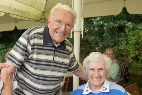 Die älteste Besucher des Seniorentages: Helmut Bös (99) und Hedwig Deutschmann (92). 