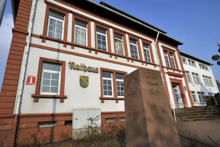 Laut Rathauschef Christian Prech ist die Erweiterung des Gewerbegebiets dringend nötig. Unser Foto zeigt das Bexbacher Rathaus.