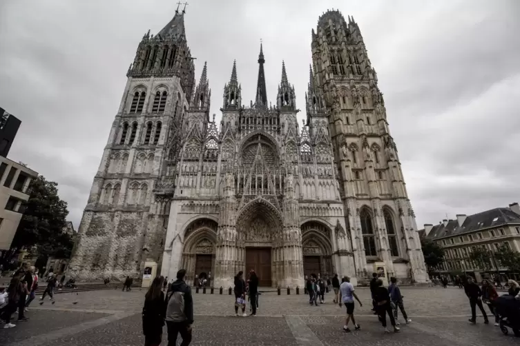 Feuer im Turm der Kathedrale von Rouen