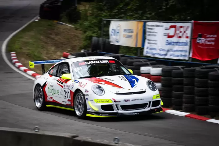 Jochen Stoll aus Gehrweiler geht mit seinem Porsche in das Rennen um den Klassensieg bei den Tourenwagen.