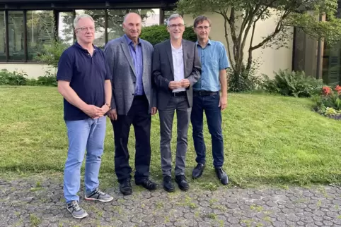 Der neue Stadtvorstand Bad Bergzaberns (von links): Beigeordneter Rolf Enke, Bürgermeister Hermann Augspurger, erster Beigeordne