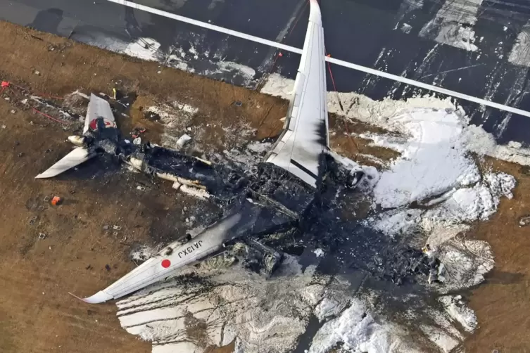 Flugzeugkollision auf Flughafen in Tokio