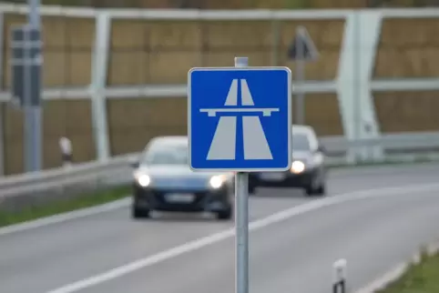 Auf der Autobahn haben Radfahrer nichts verloren. 