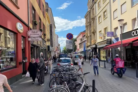 In dem Viertel am Marktplatz ist Geschäft neben Geschäft.