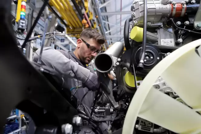 Bei der sogenannten Verlobung wird der Motor eingesetzt. Derzeit gibt es auch hier weniger Schichten.