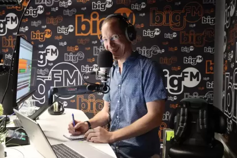 Joachim Lauer ist mehrmals im Jahr beim Night Talk des Radiosenders BigFM als Radioseelsorger Ansprechpartner für die Zuhörer. 